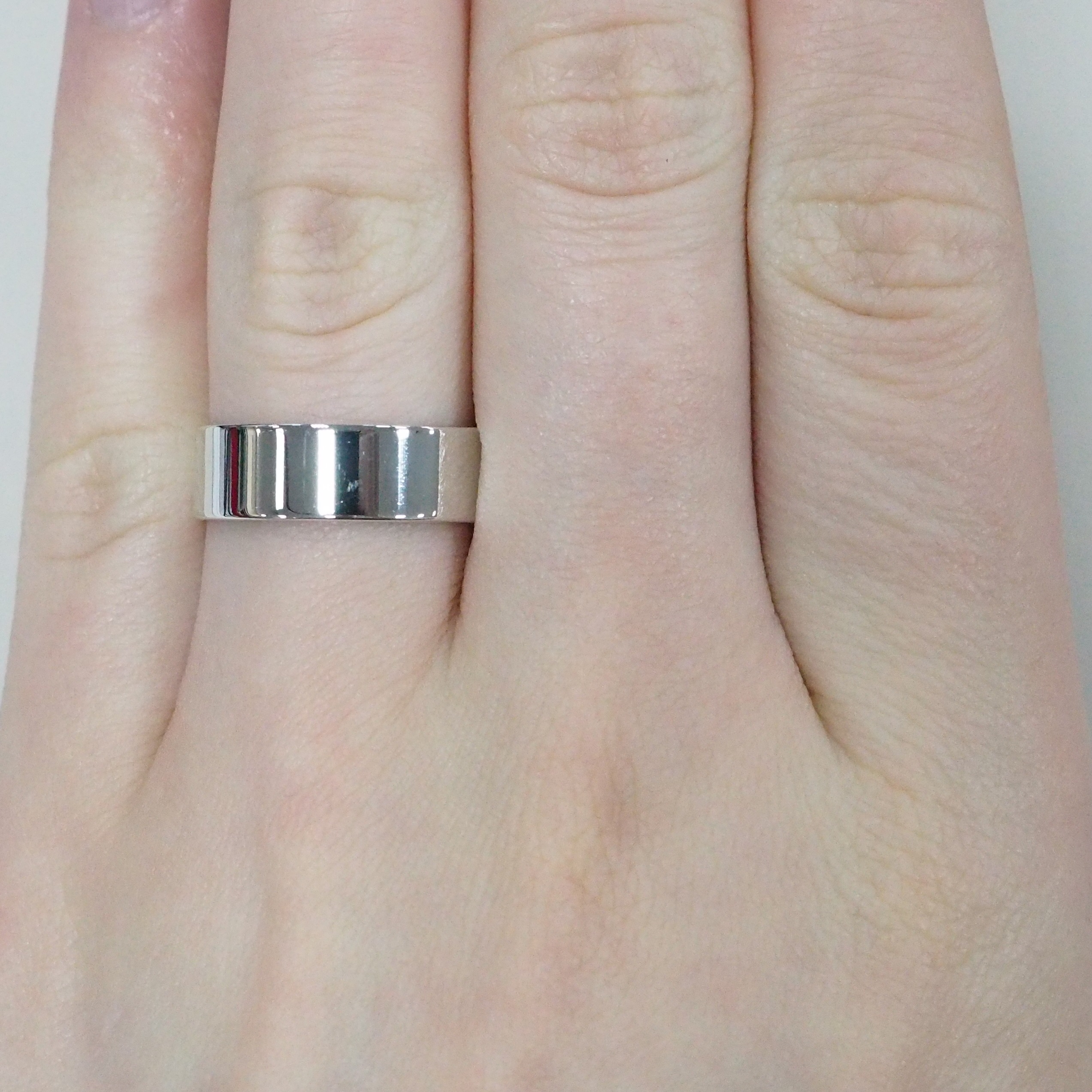 Серебряное кольцо 925 пробы;